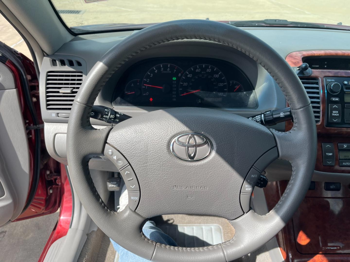 2006 red /TAN Toyota Camry LE V6 (4T1BF30KX6U) with an 3.0L V6 DOHC 24V engine, 5-Speed Automatic Overdrive transmission, located at 14700 Tomball Parkway 249, Houston, TX, 77086, (281) 444-2200, 29.928619, -95.504074 - Photo#14